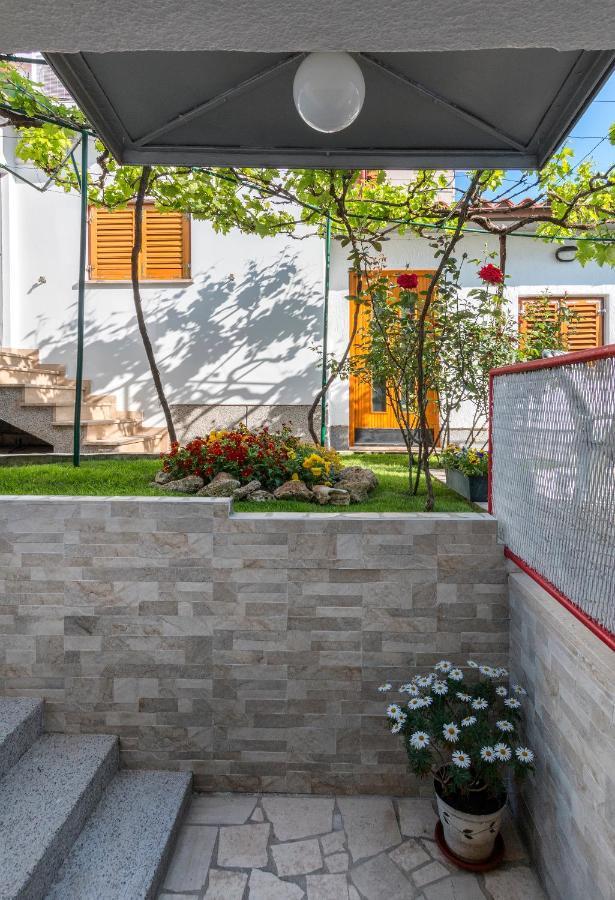 Apartment Vivid Pula Exterior photo