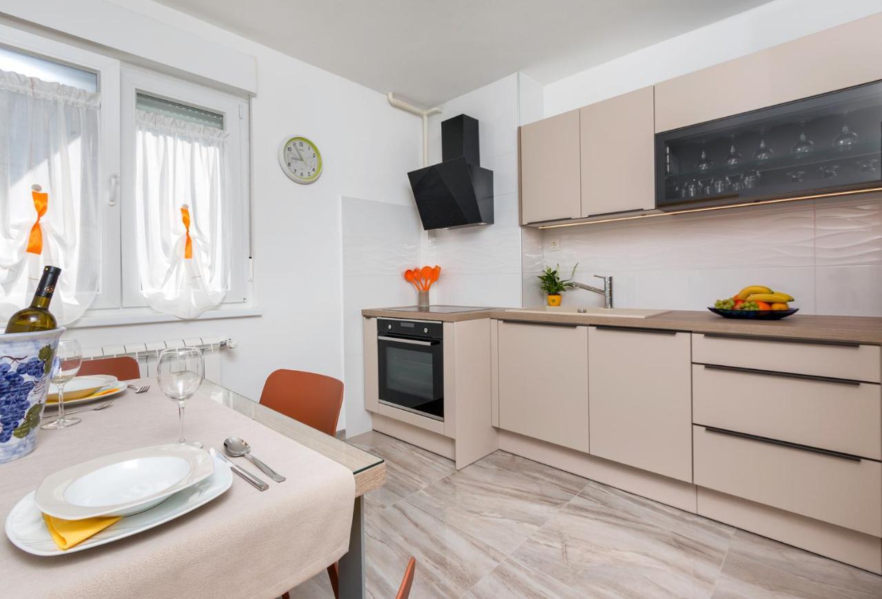 Apartment Vivid Pula Exterior photo