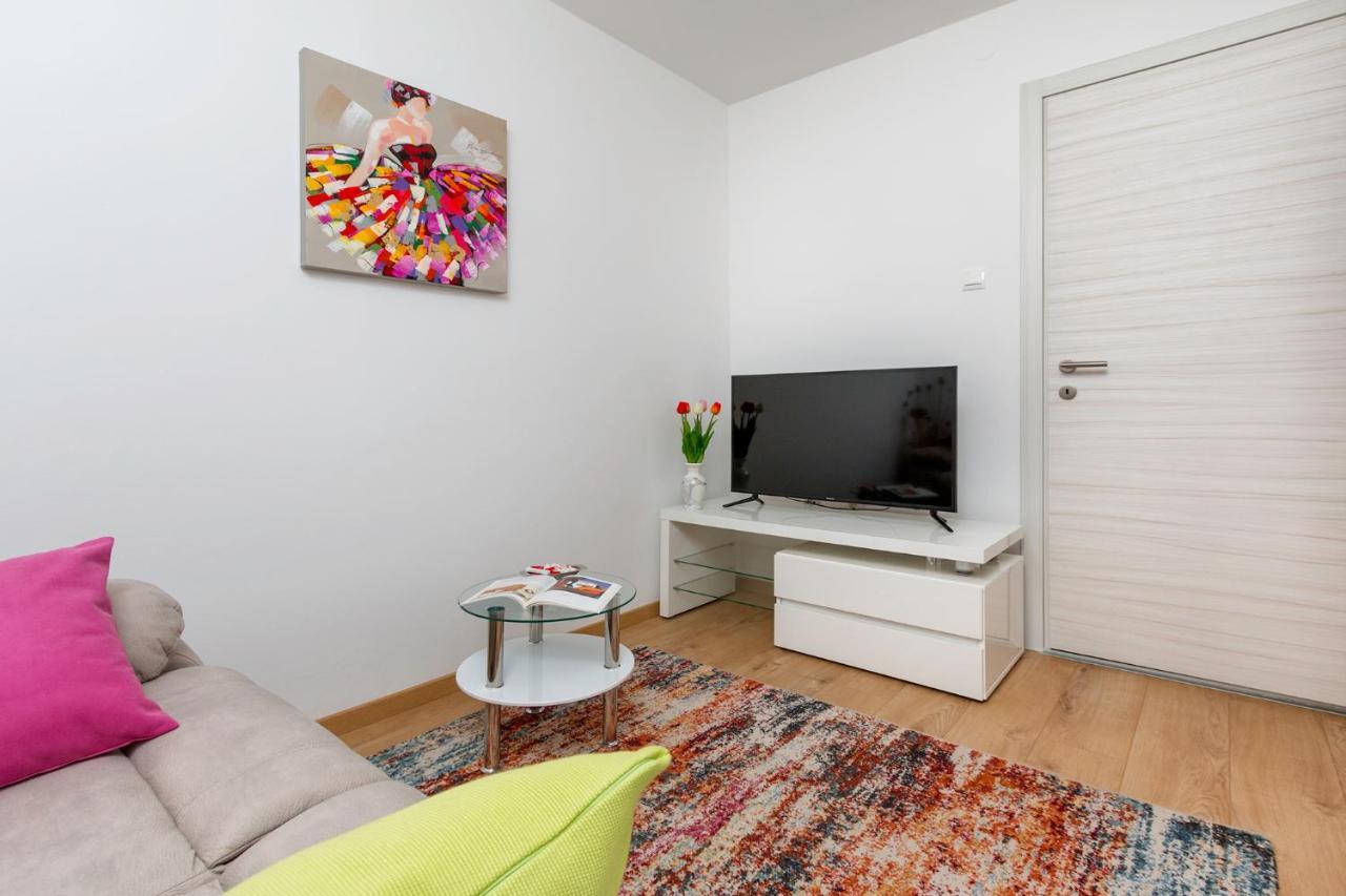Apartment Vivid Pula Exterior photo
