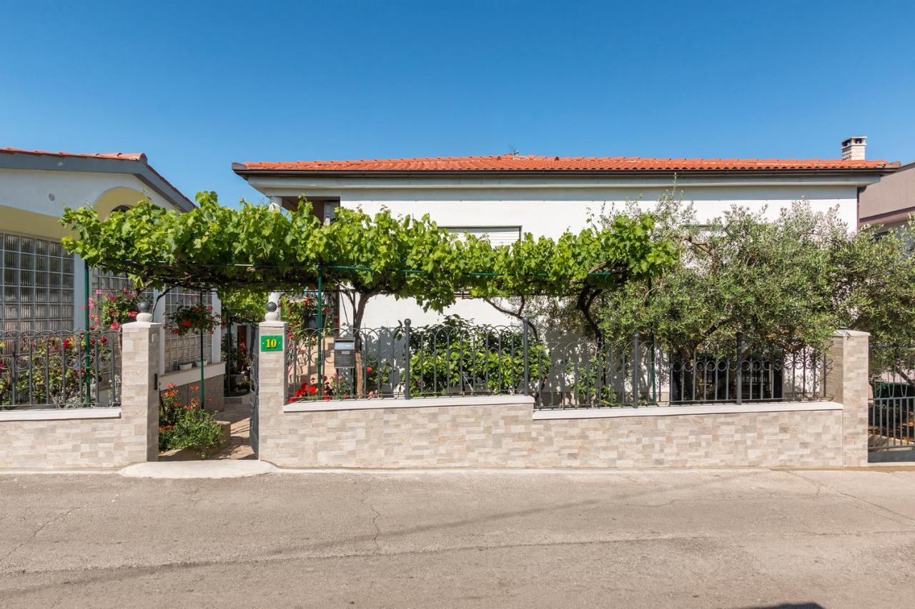 Apartment Vivid Pula Exterior photo